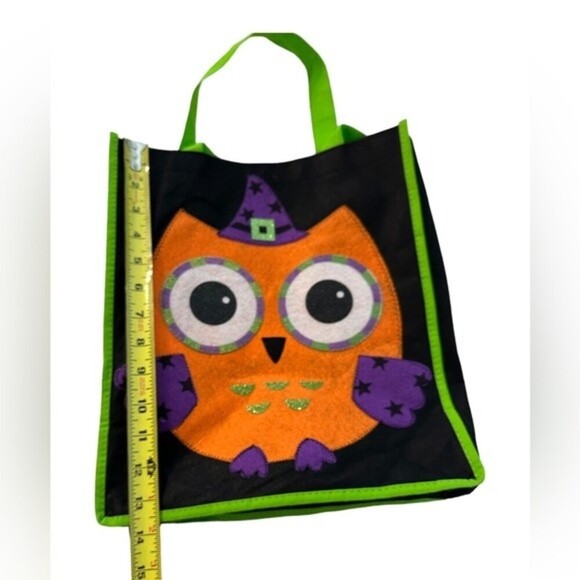 Halloween Owl Trick-or-Treating Bag - Picture 4 of 6